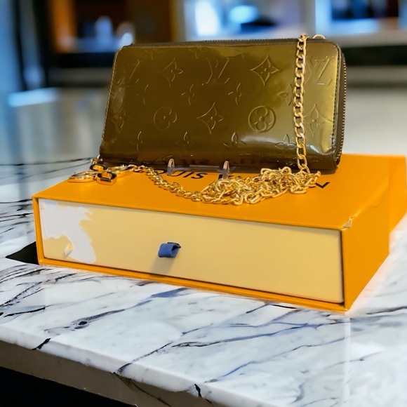 SOLD - Louis Vuitton Rare Long zippy ON CHAIN - Picture 8 of 16